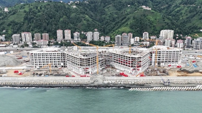 Mertoğlu: Rize Şehir Hastanesi İçin Müteahhidi Sıkıştırıyoruz